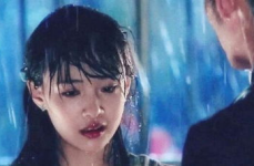 娱乐吃瓜酱奶奶淋雨